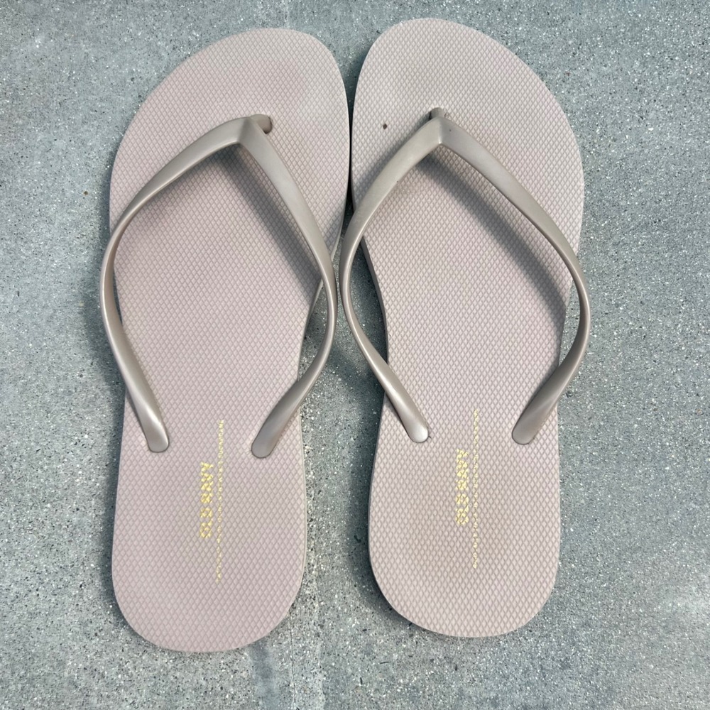 Old Navy Womens Flip Flop Sandals Taupe Mauve Neutral Size 8 Summer Beach Pool